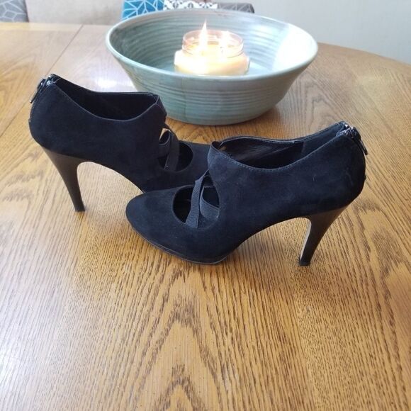 Franco Sarto Black Suede Pumps w/elastic straps - Picture 2 of 6